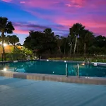 Hometowne Studios By Red Roof Vero Beach - I-95