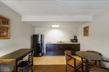 Hotel Hometowne By Red Roof Vero - I-95