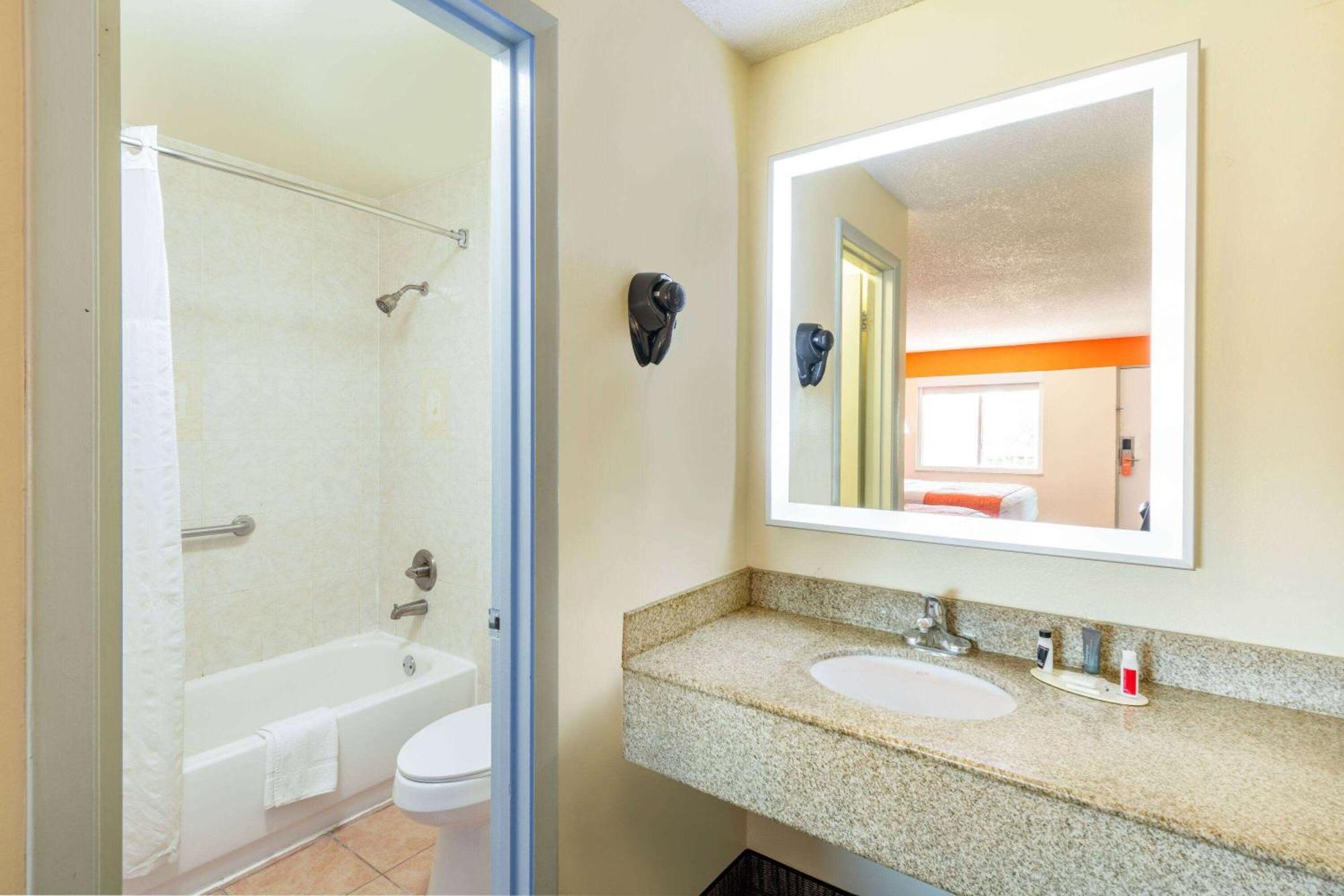Howard Johnson By Wyndham Vero Beach/i-95 Hotel Vero Beach