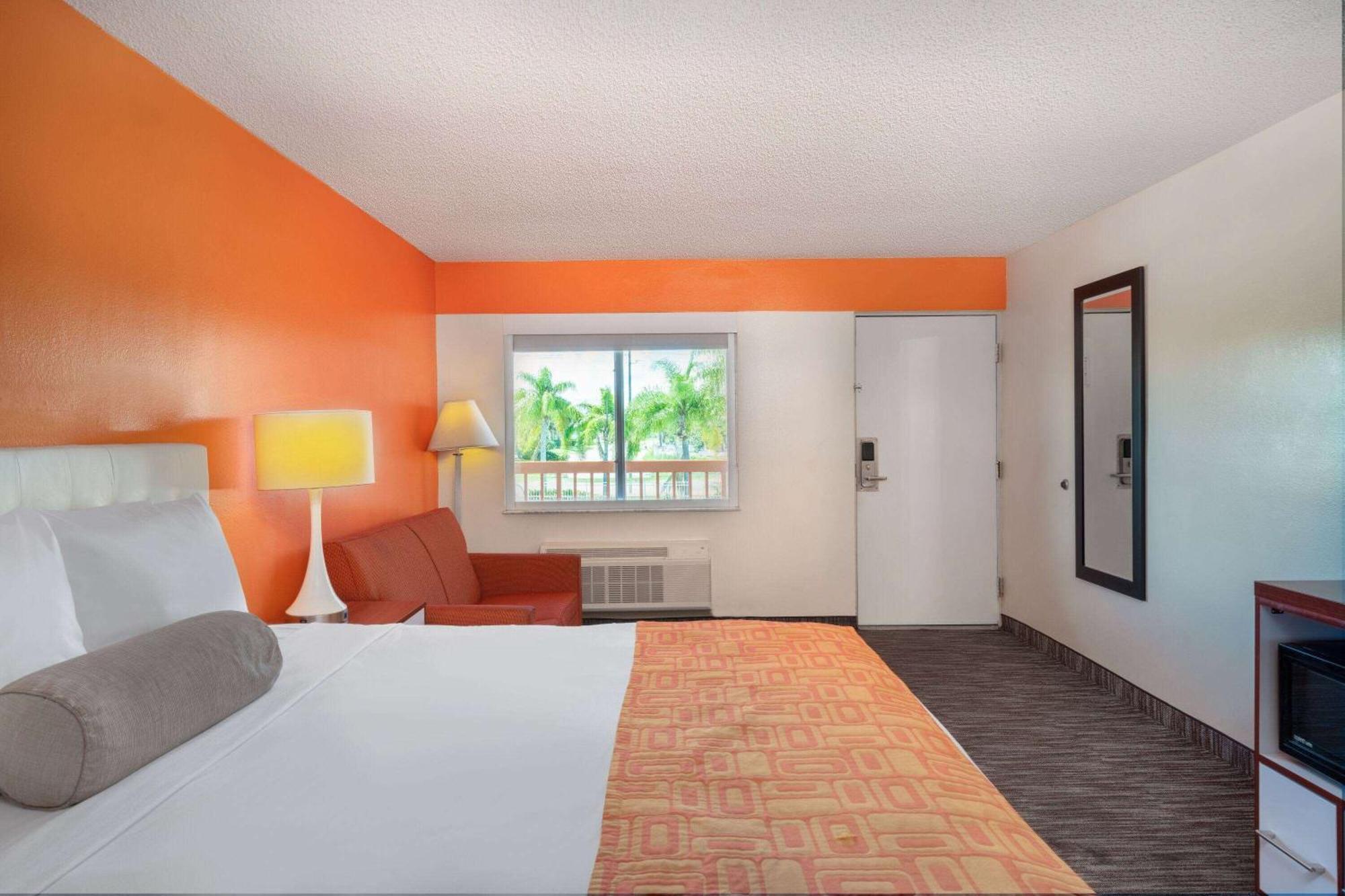 Howard Johnson By Wyndham Vero Beach/i-95 Hotel