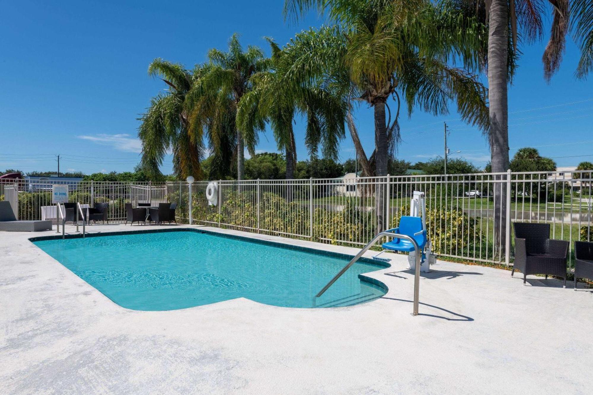 Howard Johnson By Wyndham Vero Beach/i-95 2*