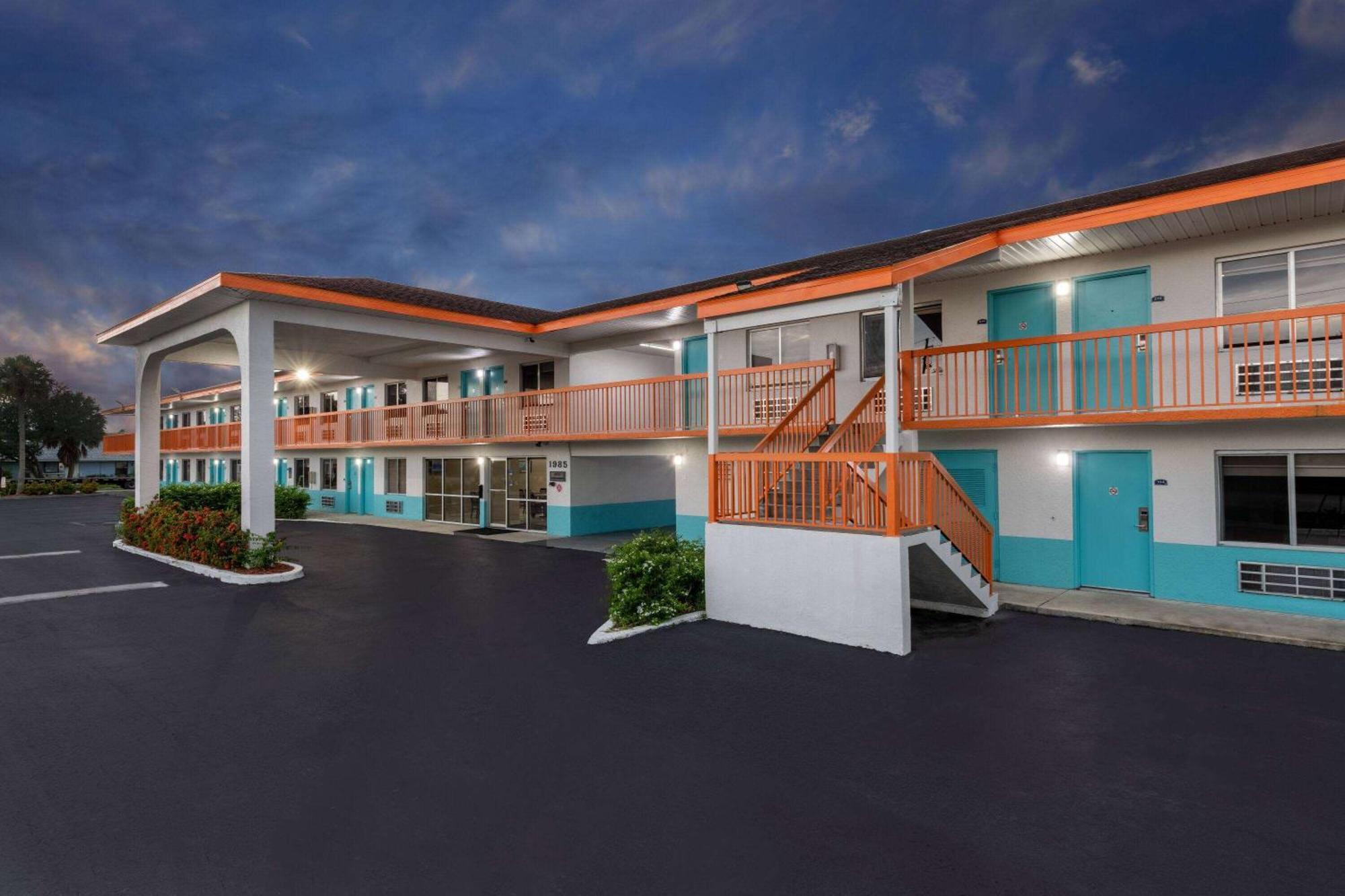 Howard Johnson By Wyndham Vero Beach/i-95 Hotel Vero Beach