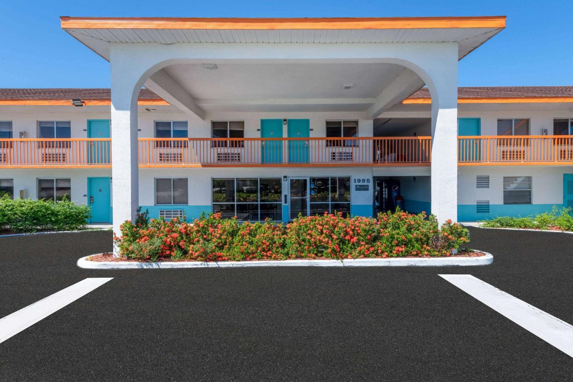 Howard Johnson By Wyndham Vero Beach/i-95 Hotel Vero Beach
