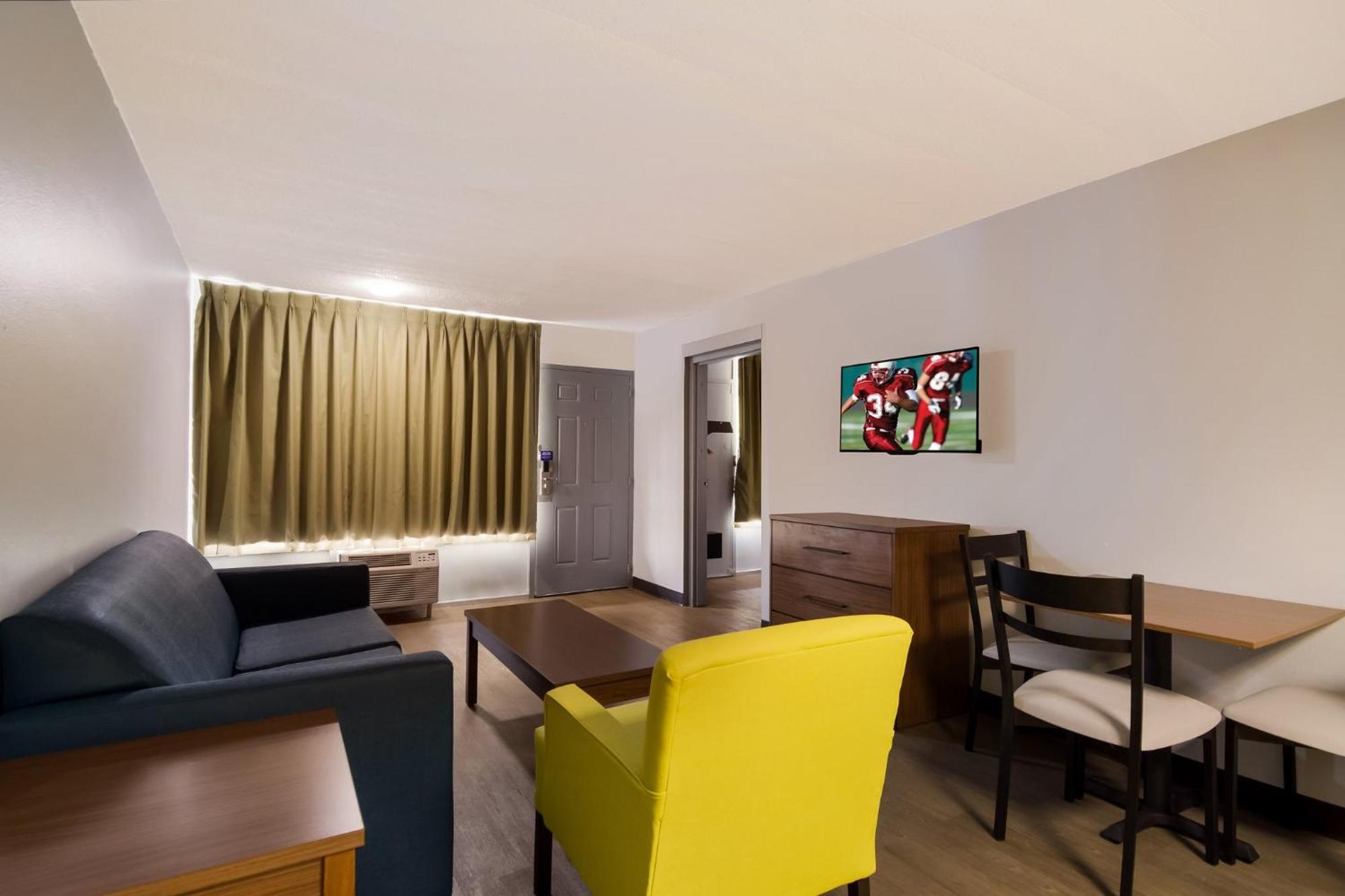 Hometowne By Red Roof Vero - I-95 Hotel 2*
