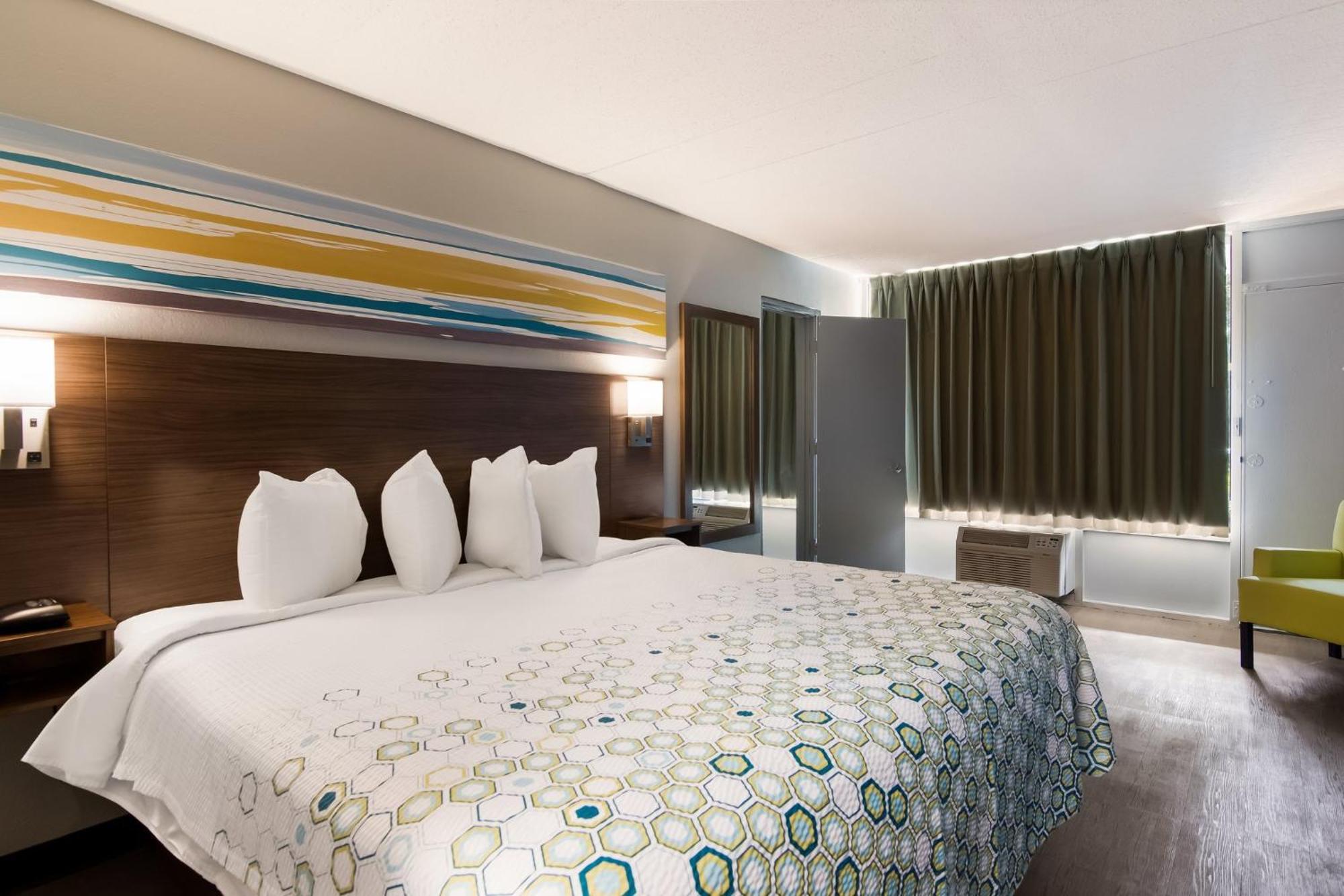 Hometowne By Red Roof Vero - I-95 Hotel 2*