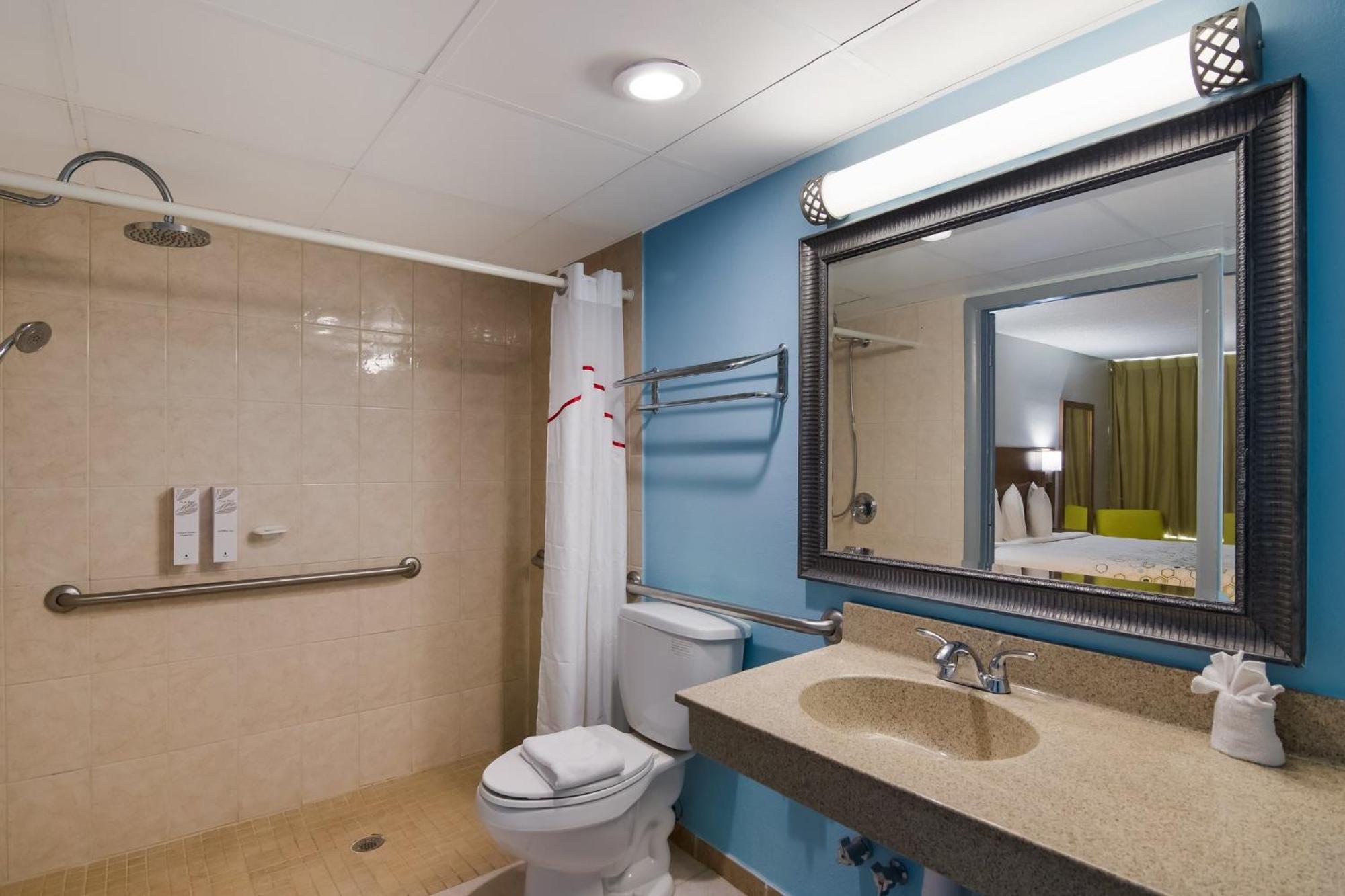 Hotel Hometowne By Red Roof Vero - I-95