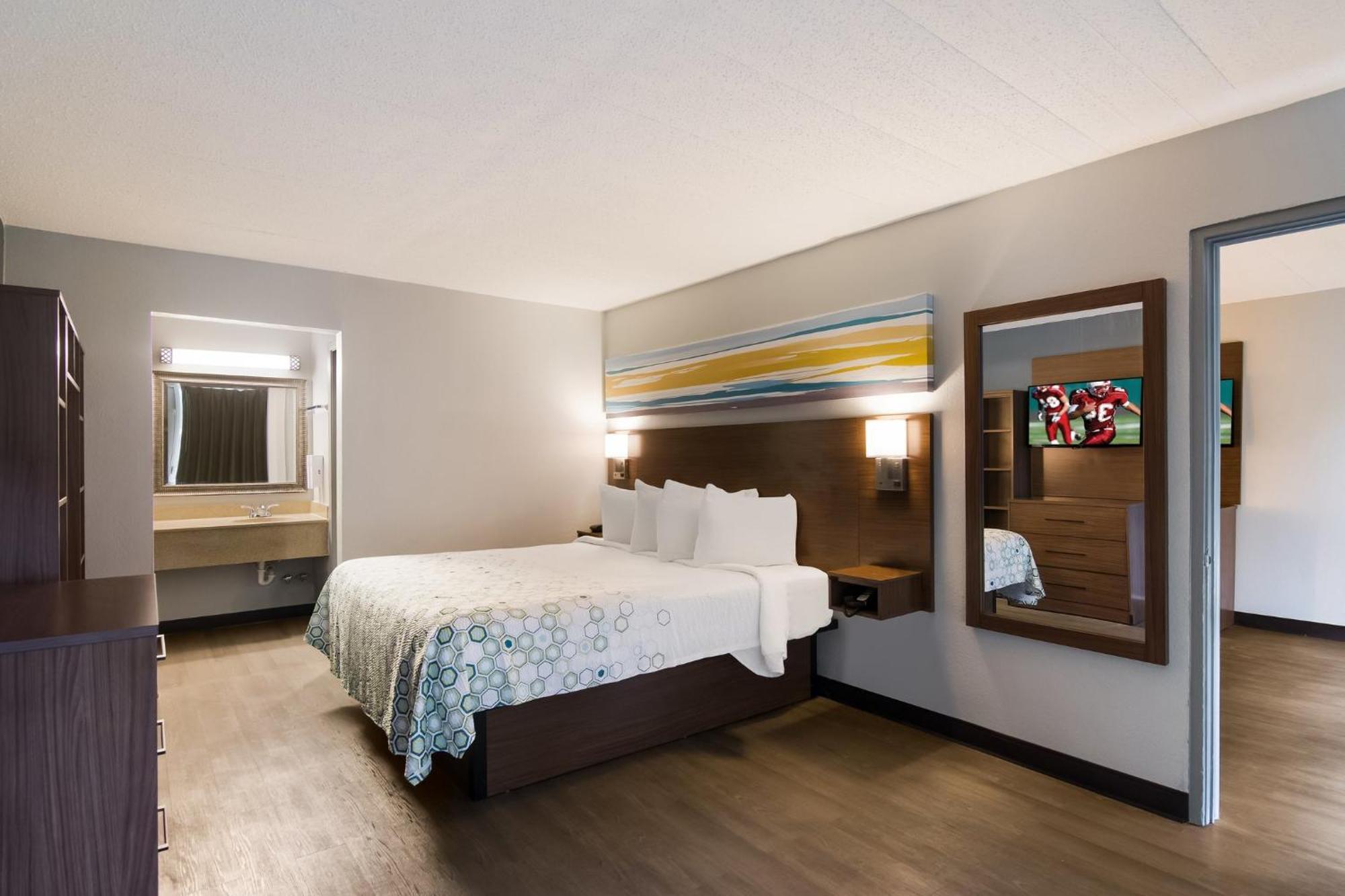 Hometowne By Red Roof Vero - I-95 Hotel