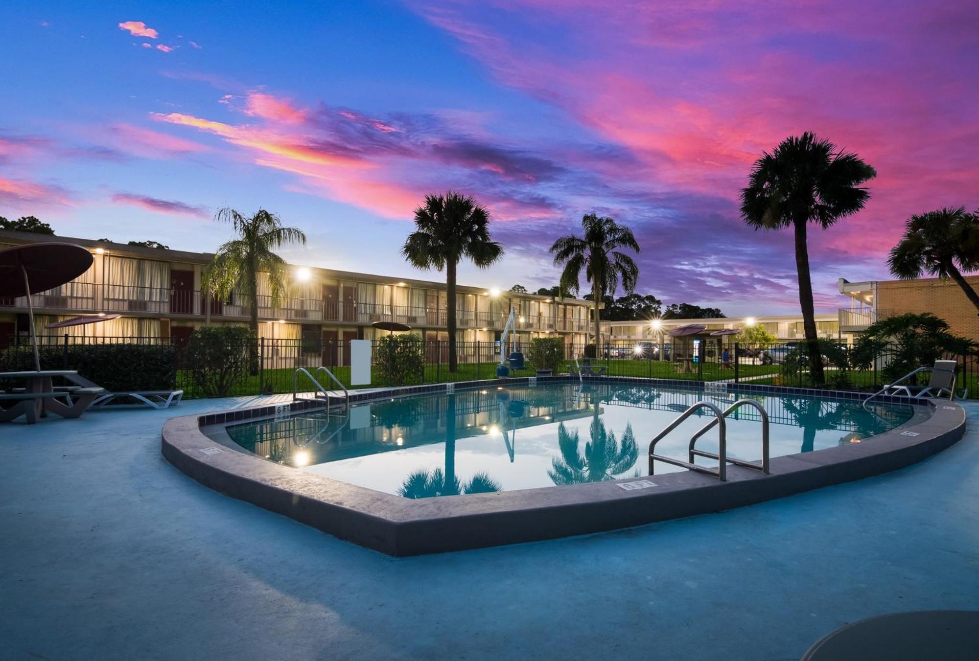 Hotel Hometowne By Red Roof Vero - I-95 Vero Beach