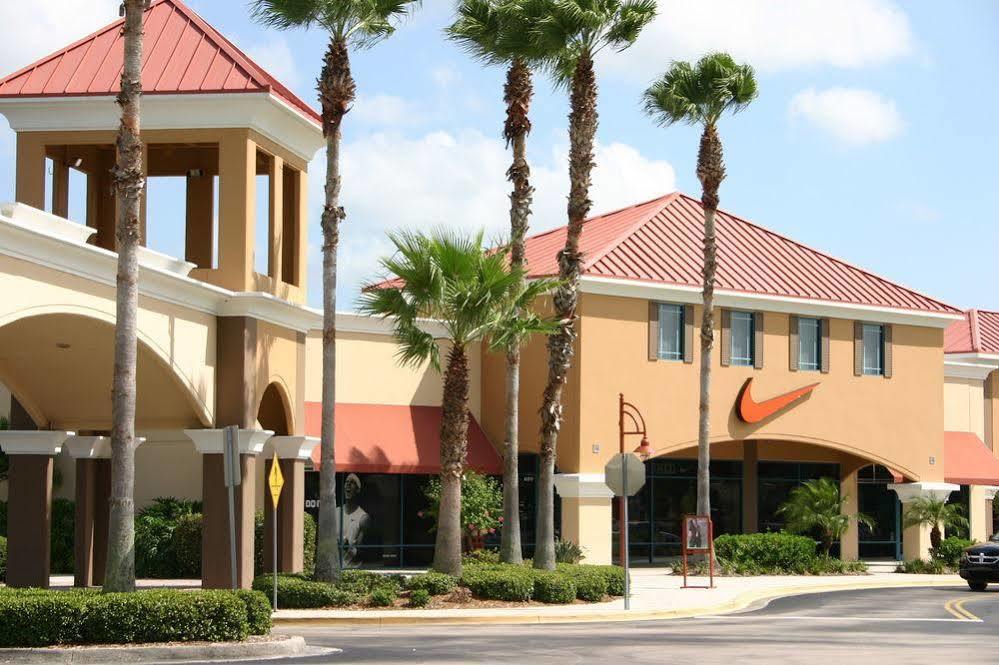 Hampton Vero Outlets