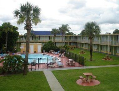 Hometowne By Red Roof Vero - I-95 Hotel Vero Beach