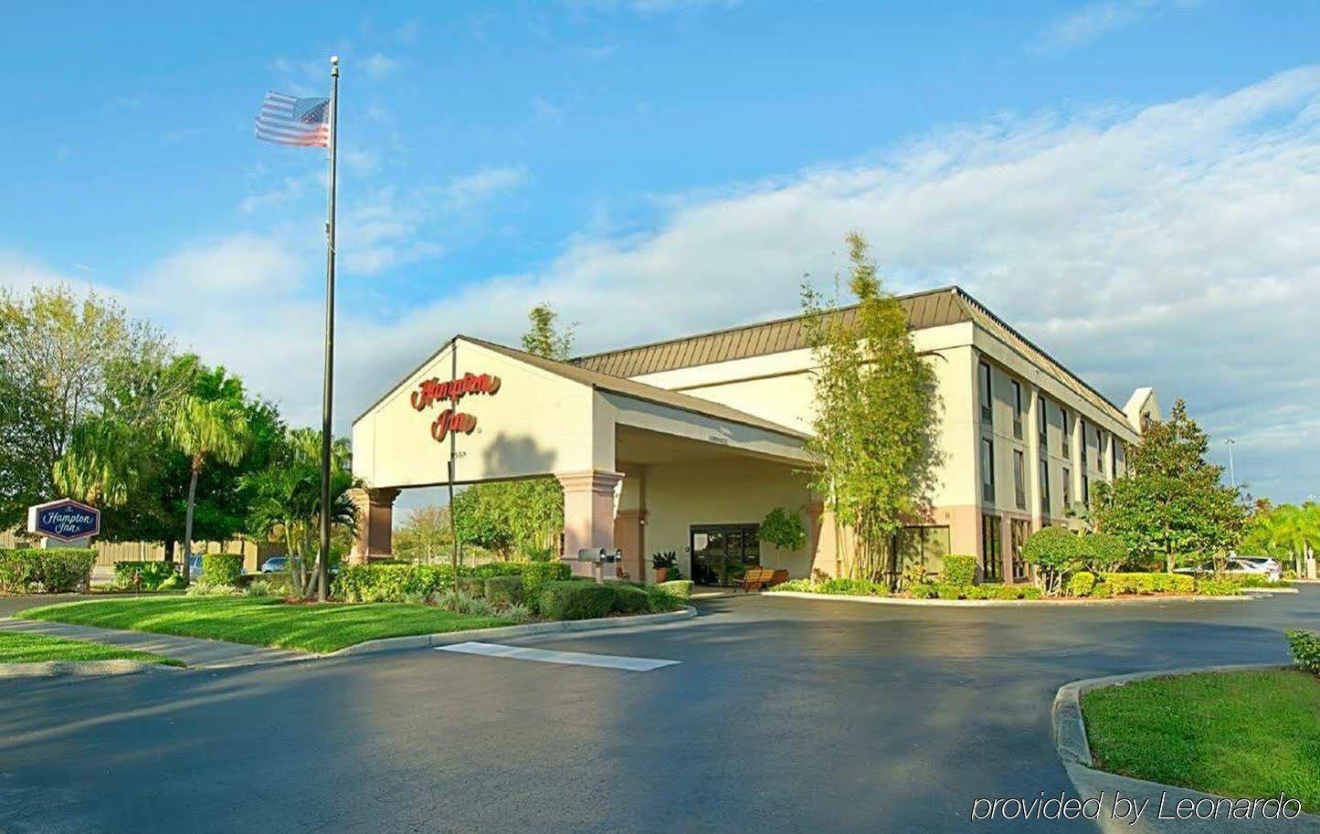 Hampton Vero Outlets